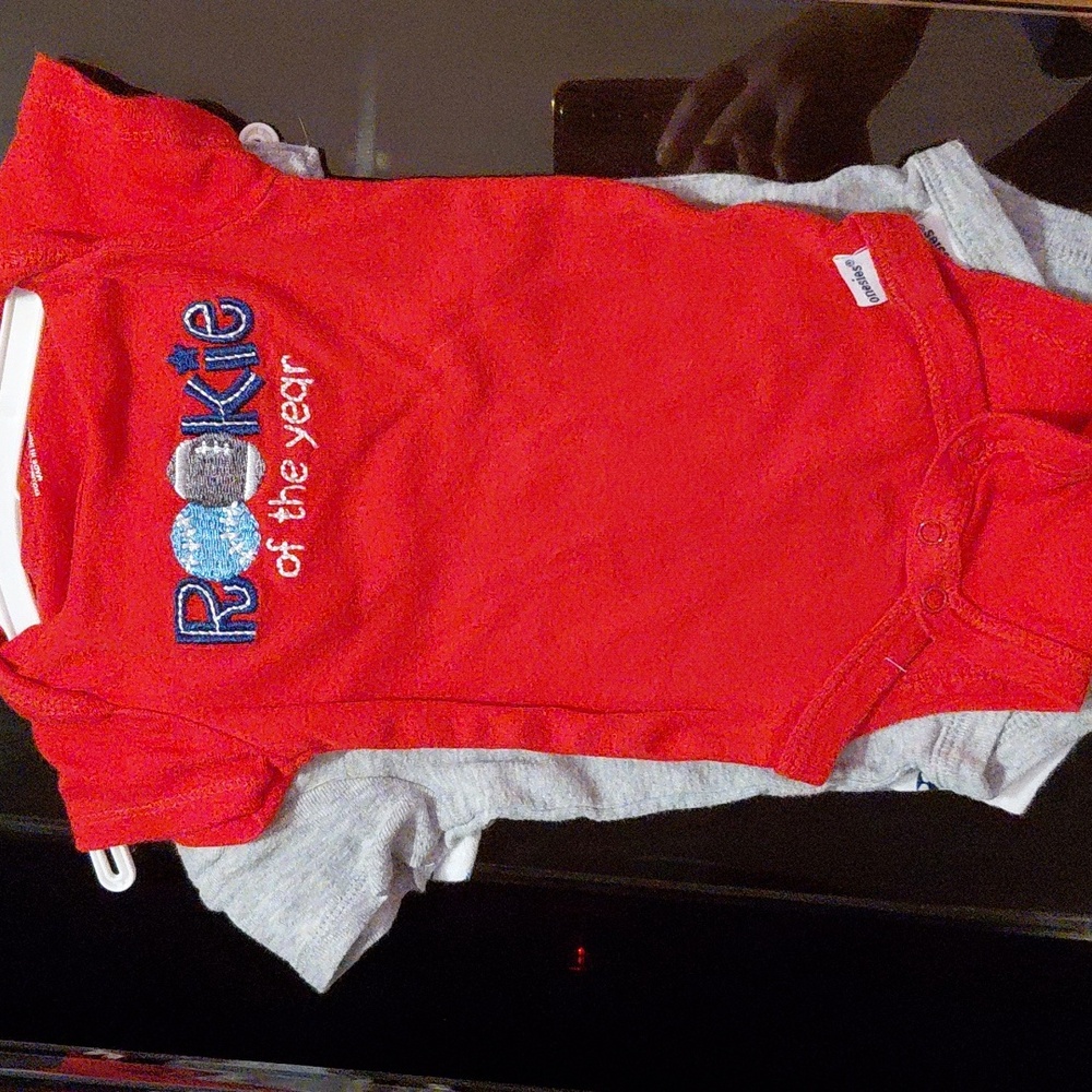NWOT. 3 Piece Gerber Red 'Rookie of the Year' Short Sleeve Tee Onesies